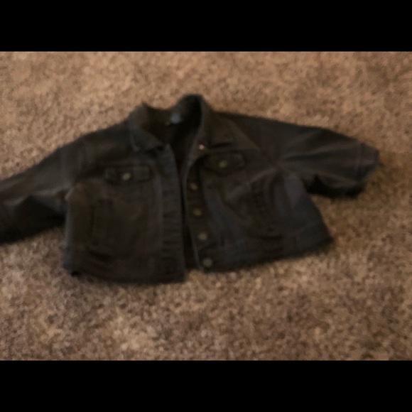 4 Jean Jackets. 3 crop style and 1 half sleeves - Picture 3 of 4